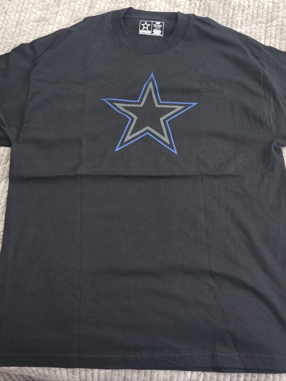 Dallas Cowboys STARTER Black Short-Sleeve Tee with Blue & Gray Star Size L
